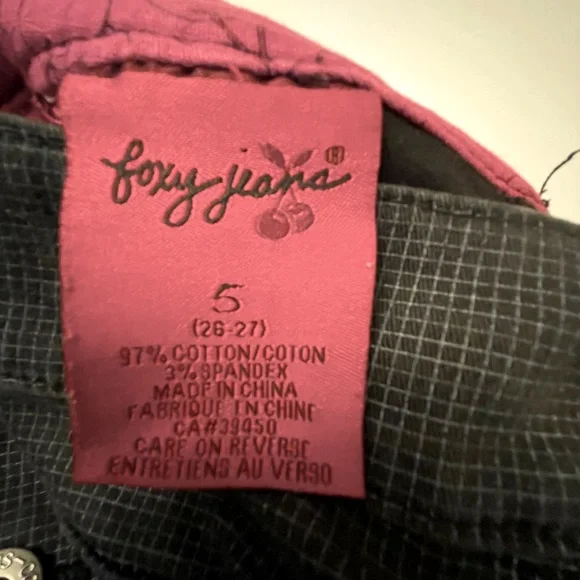 Foxy Jeans Size 5 shorts - black & white plaid pattern. Two sets of Side buttons - Picture 6 of 7